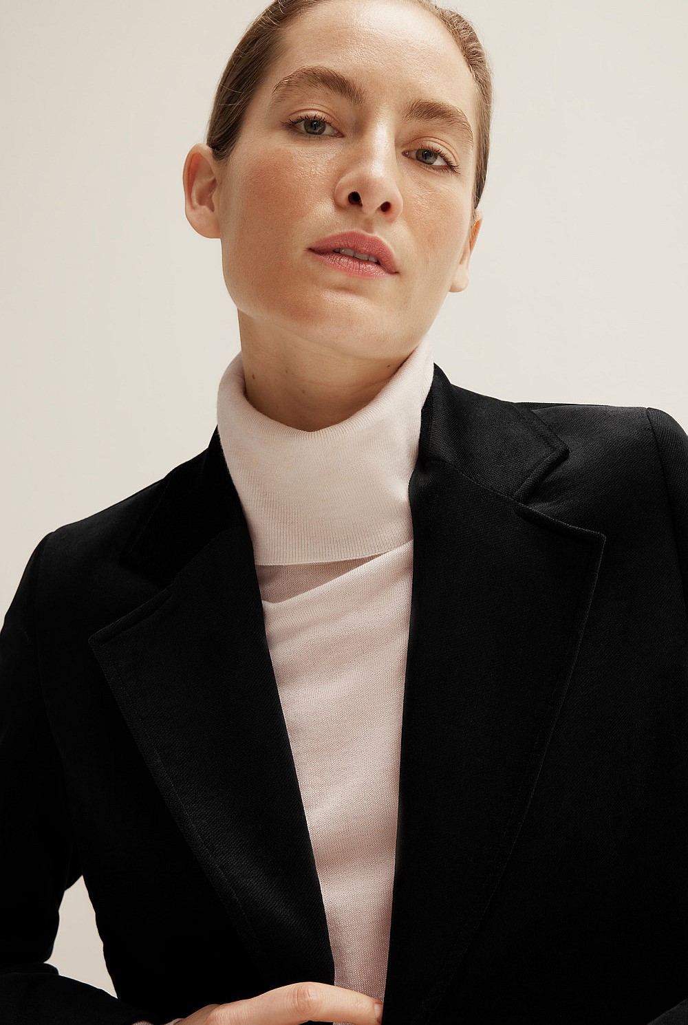 Single Breasted Velvet Blazer