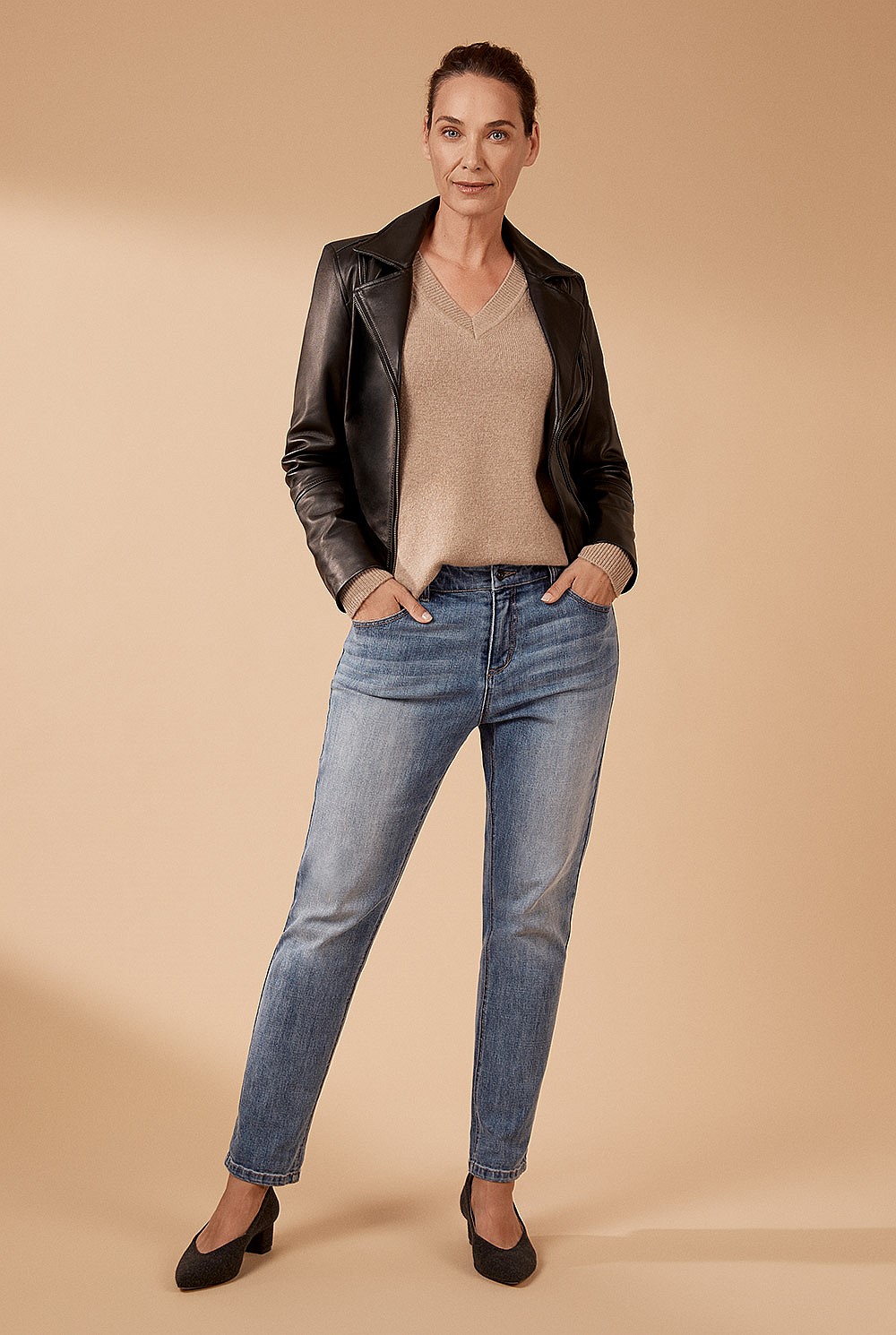 Wool V Neck Curve Hem Knit
