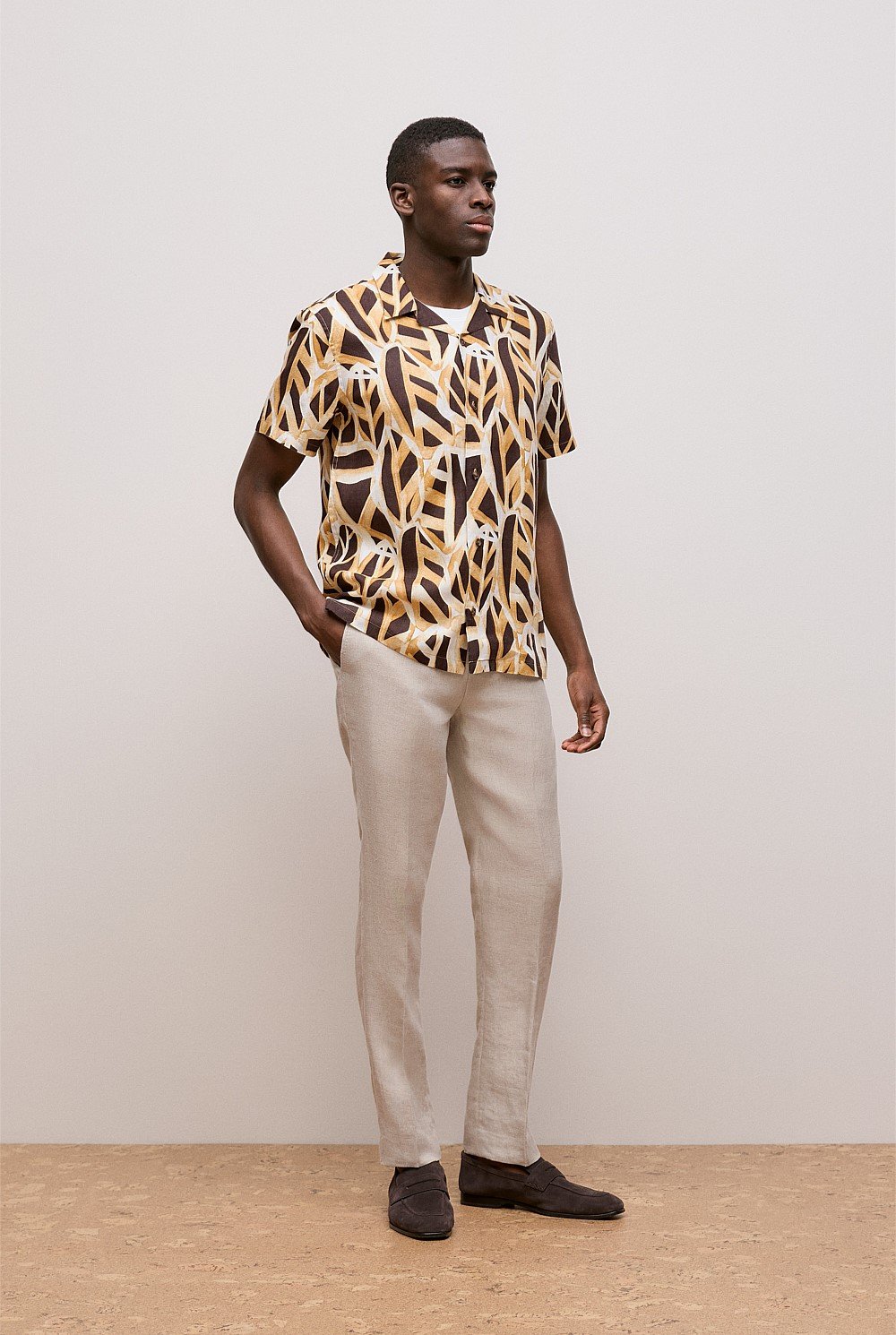 Graphic Leaf Linen Short Sleeve Shirt