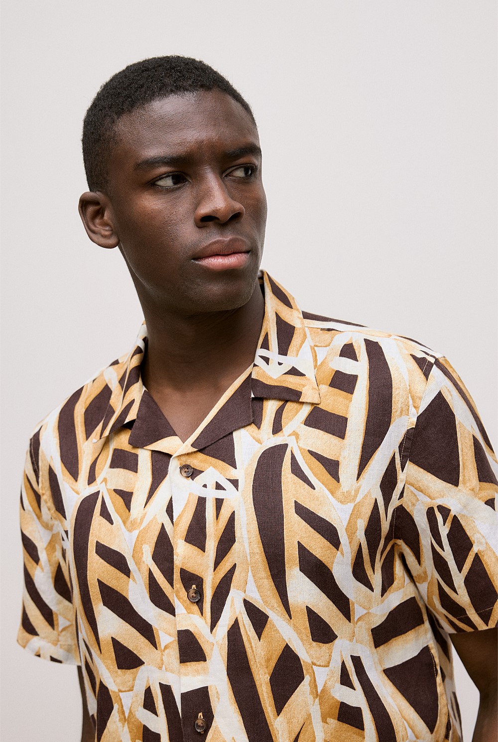 Graphic Leaf Linen Short Sleeve Shirt