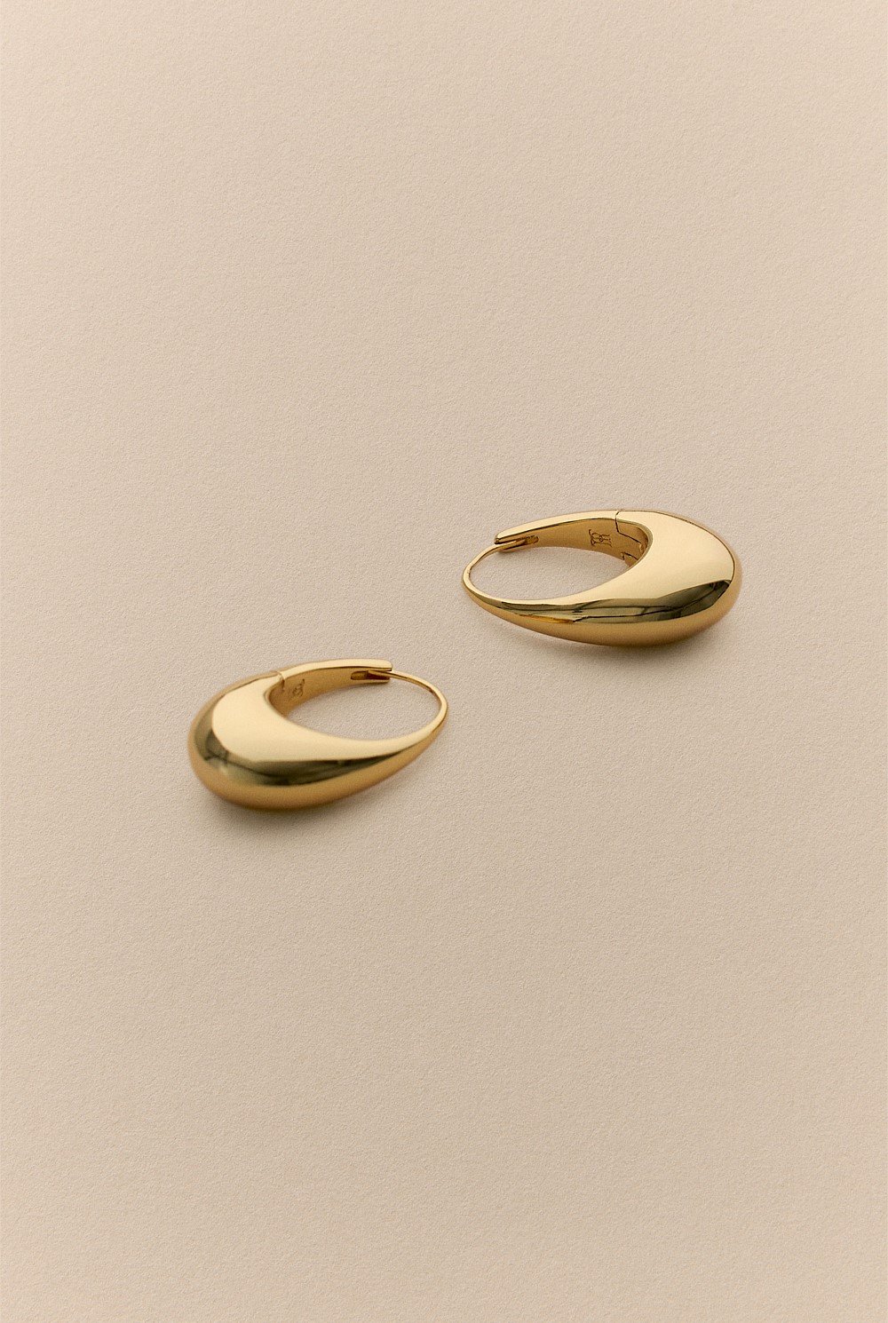 Etty Teardrop Hoops