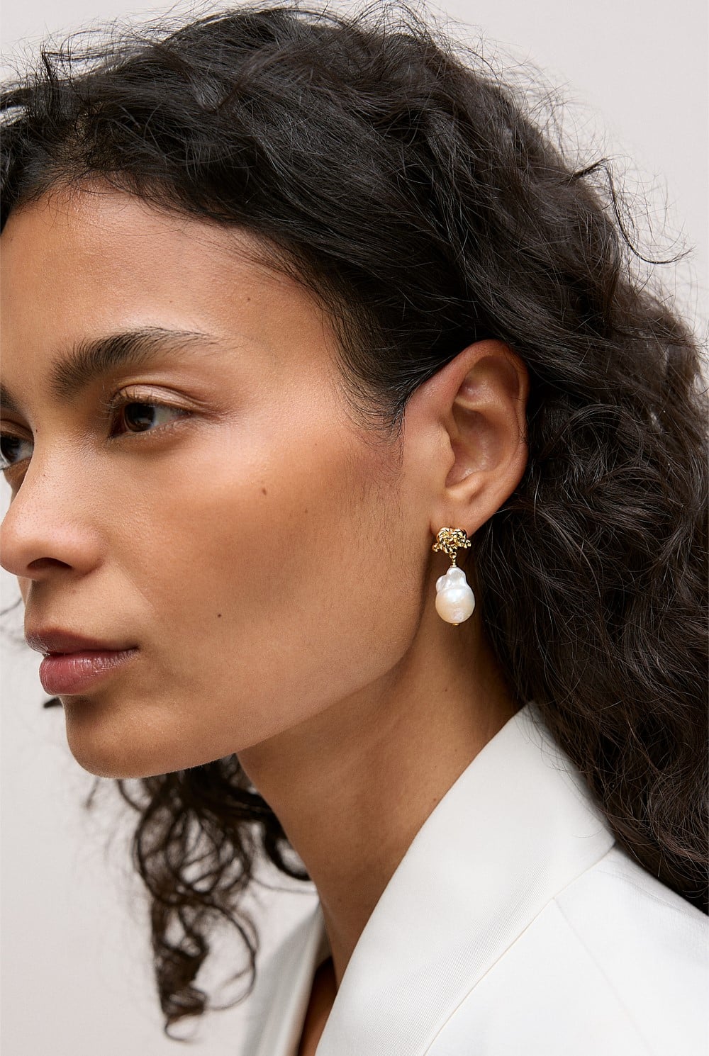 Dolina Pearl Stud Earrings