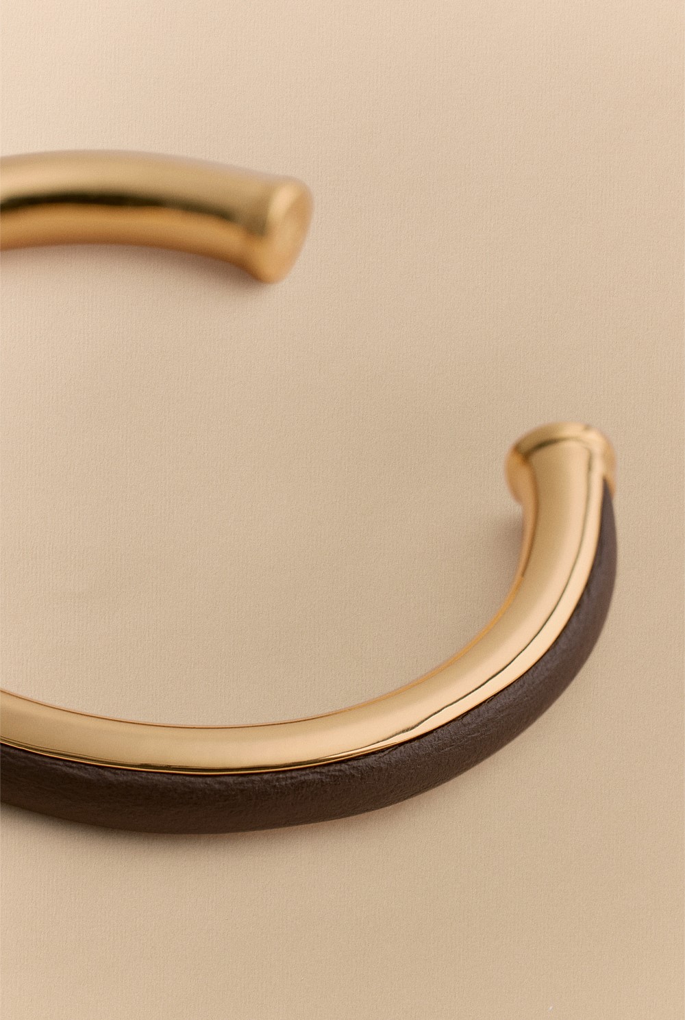Lutra Cuff